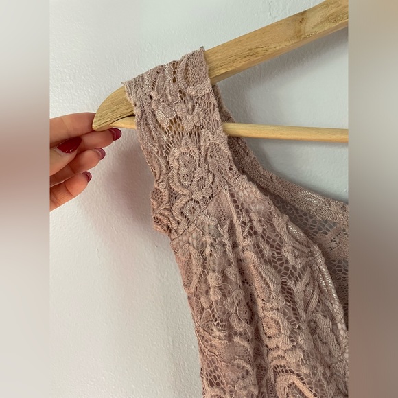 Dusty Pink Rose Windsor Dress - Picture 4 of 7